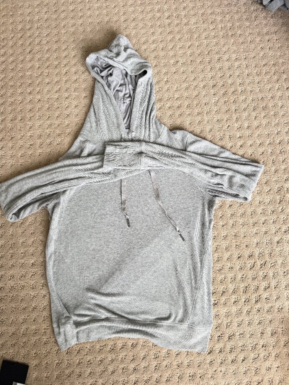 Evereve Lightweight Hooded Long-Sleeve Shirt